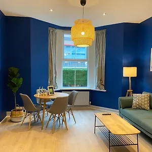 https://aaron-wise-17-fitzhamon-apartments.cardiffhotelswales.com